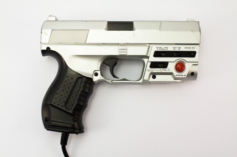 PS2 - Light Gun / Pistole / Phaser #schwarz Light Blaster P99K [Logic3 ...